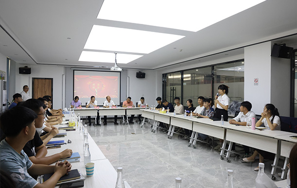 乔”见未来，顶“锋”相会